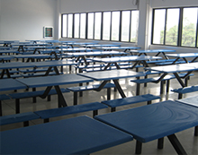 學校食堂餐桌